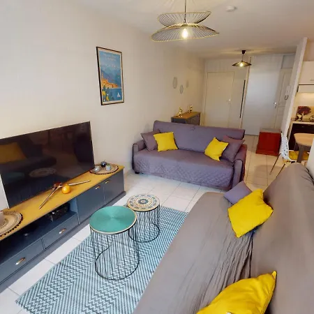 2p Climatise En Centre-ville Avec Terrasse Et Parking Prive - Fr-1-196-336 Apartman *
